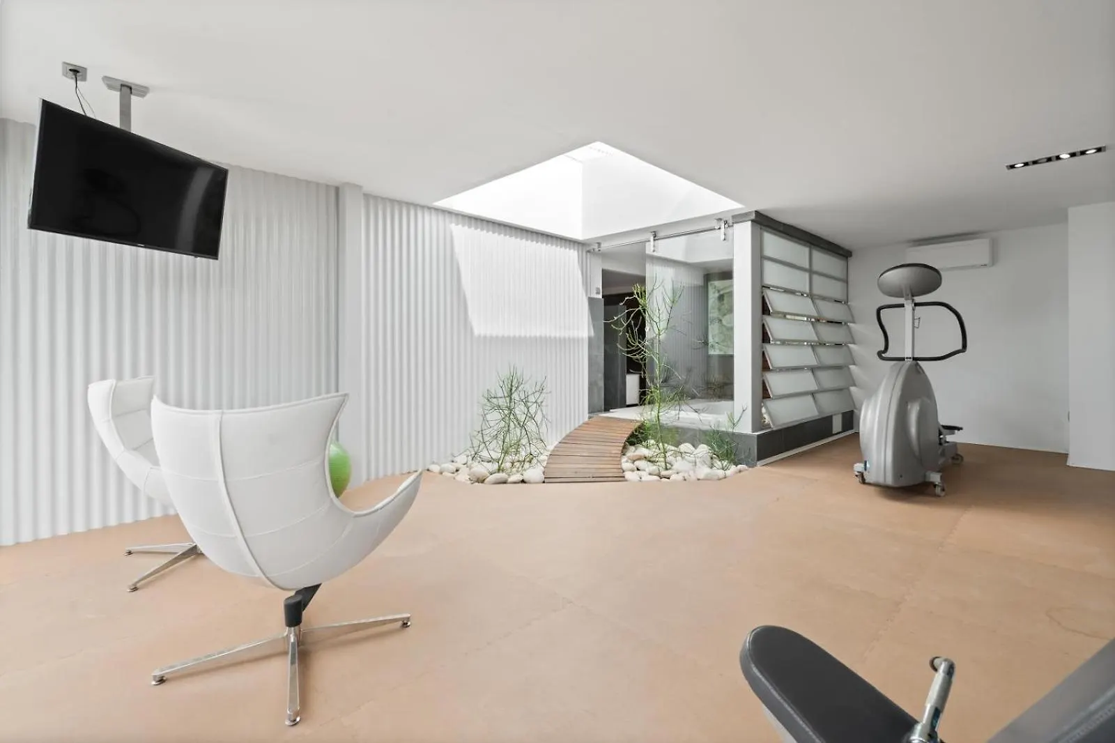 Luxury 5 Bedroom Villa 贝纳尔马德纳 0*,