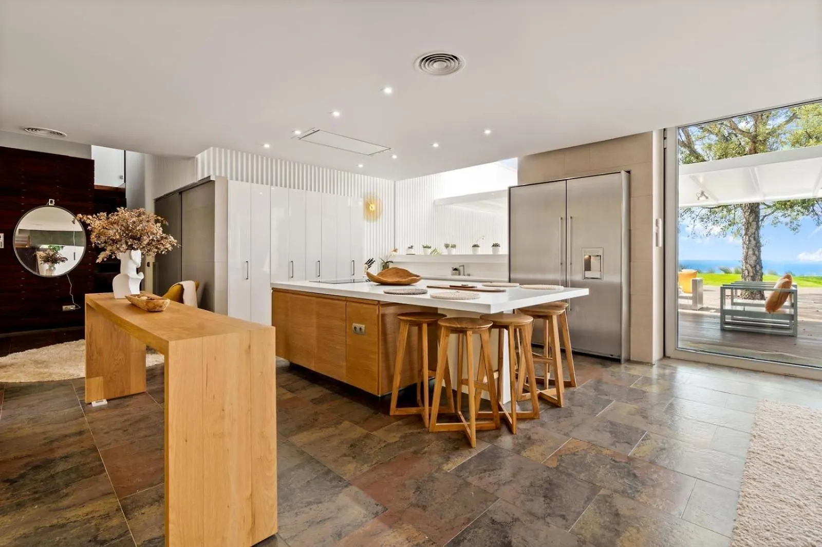 Luxury 5 Bedroom Villa 贝纳尔马德纳